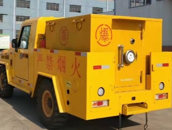 万柏林凯龙爆破器材运输车：保障爆破任务的安全运行