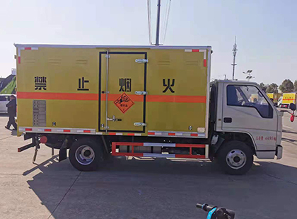 万柏林爆破器材运输车技术升级与安全合规新趋势
