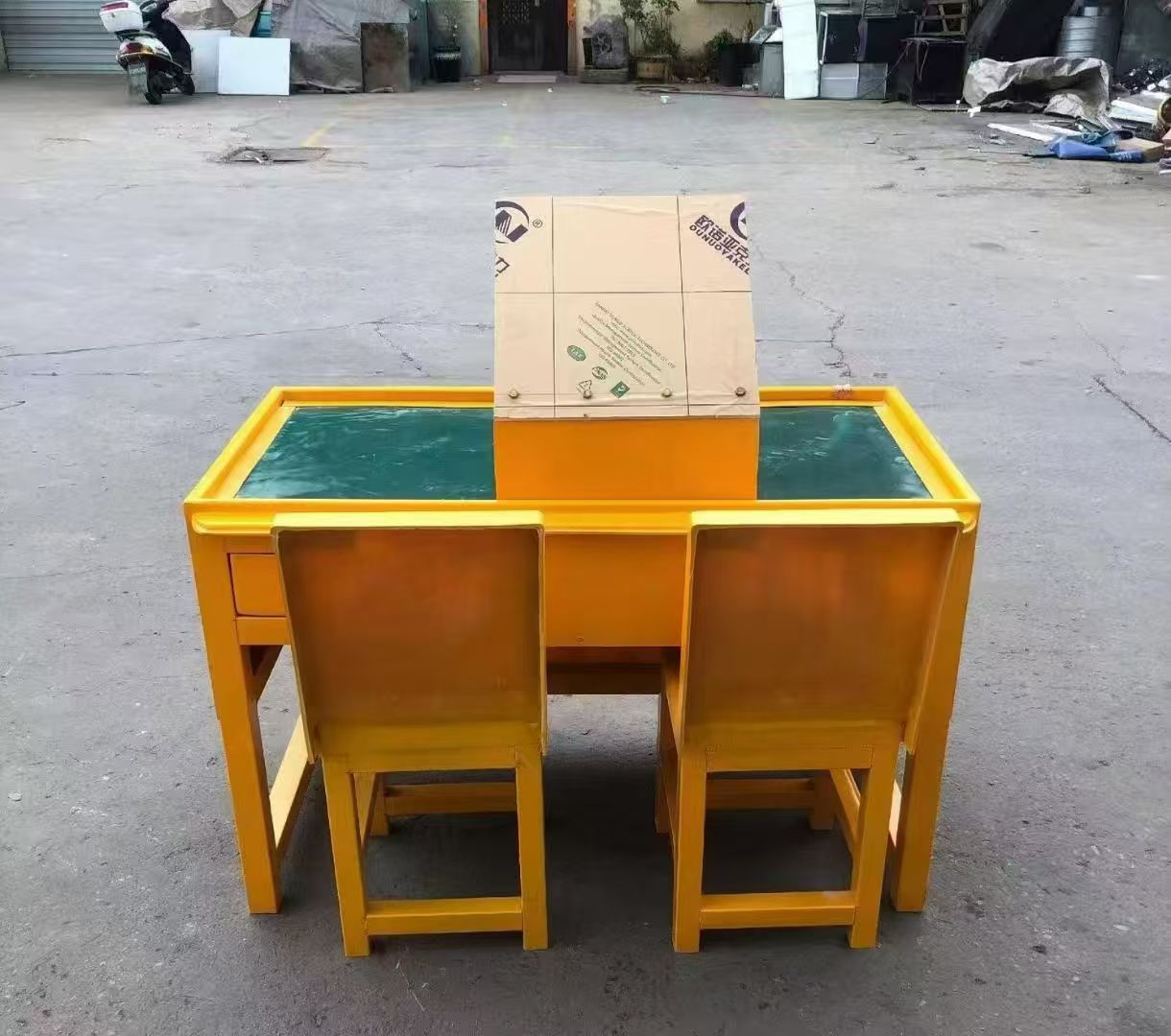 万柏林防静电导通桌井下煤矿火工品发放桌：危险品流转的安全守护者